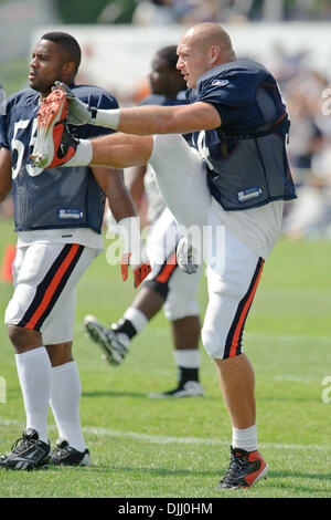 Agosto 05, 2010 - Bourbonnais, Illinois, Stati Uniti d'America - 5 Agosto 2010: Chicago Bears linebacker Brian Urlacher (54) durante warmups per gli orsi di formazione pratica di camp a Olivet Nazarene University in Bourbonnais, IL..Credito - John Rowland / Southcreek globale. (Credito Immagine: © Southcreek globale/ZUMApress.com) Foto Stock