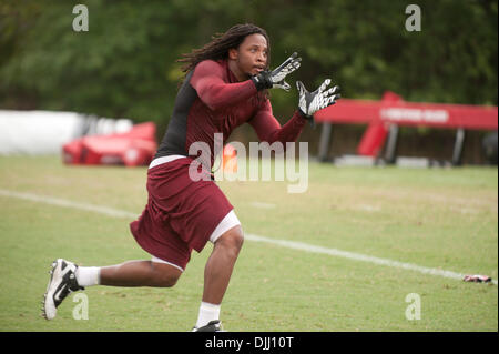 Agosto 05, 2010 - ASHBURN, Virginia, Stati Uniti - 5 Agosto 2010: Washington Redskins sicurezza Chris Horton #48 corre punte extra dopo la pratica a Redskins Park in ASHBURN, Virginia. (Credito Immagine: © Rassi Borneo/Southcreek globale/ZUMApress.com) Foto Stock