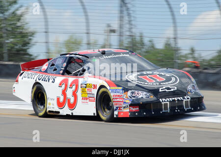 Agosto 06, 2010 - Watkins Glen, New York, Stati Uniti d'America - 6 Agosto 2010: Kevin Harvick piloti il Jimmy John's Chevrolet attraverso una svolta durante le libere del venerdì per la mostra Zippo 200a Watkins Glen, New York..Mandatory Credit: Michael Johnson / Southcreek globale di credito (Immagine: © Southcreek globale/ZUMApress.com) Foto Stock