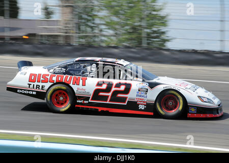 Agosto 06, 2010 - Watkins Glen, New York, Stati Uniti d'America - 6 Agosto 2010: Brad Keselowski rotoli lo sconto pneumatico Dodge attraverso una svolta durante la Nationwide Series prove libere del venerdì per la mostra Zippo 200a Watkins Glen, New York..Mandatory Credit: Michael Johnson / Southcreek globale di credito (Immagine: © Southcreek globale/ZUMApress.com) Foto Stock