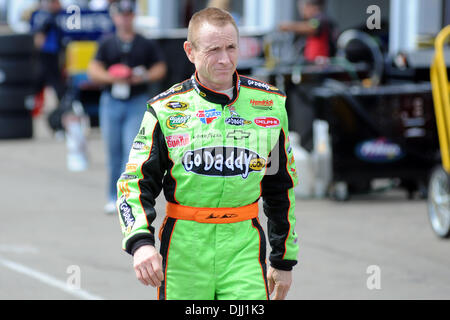 Agosto 06, 2010 - Watkins Glen, New York, Stati Uniti d'America - 6 Agosto 2010: Mark Martin passeggiate per la Chevrolet GoDaddy.com prima di venerdì la finale di Coppa Sprint pratica per la Heluva buono! Panna acida salse al Glen a Watkins Glen, New York..Mandatory Credit: Michael Johnson / Southcreek globale di credito (Immagine: © Southcreek globale/ZUMApress.com) Foto Stock