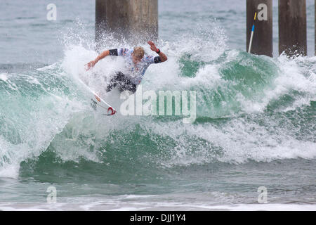 Agosto 06, 2010 - Huntington Beach, California, Stati Uniti d'America - 6 Agosto 2010: il due volte campione del mondo Mick Fanning puzza il labbro nel round 4 del Mens competetion surf a US Open di surf in Huntington Beach, California. Credito: Josh Cappella / Southcreek globale di credito (Immagine: Â© Southcreek globale/ZUMApress.com) Foto Stock