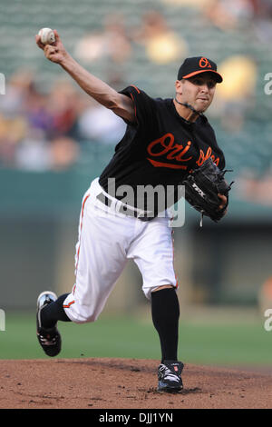 Agosto 06, 2010 - Baltimore, Maryland, Stati Uniti d'America - Agosto 06, 2010: Baltimore Orioles a partire lanciatore Brad Bergesen (35) fa un passo durante il primo inning di Venerdì notte di gioco contro il Chicago White Sox a Camden Yards a Baltimora, MD...Russell Tracy / Southcreek globale di credito (Immagine: © Southcreek globale/ZUMApress.com) Foto Stock