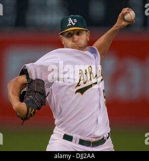 Agosto 06, 2010 - Oakland, la California, Stati Uniti - Oakland atletica a partire lanciatore DALLAS BRADEN #51 in azione contro il Texas Rangers. (Credito Immagine: © William Mancebo/ZUMApress.com) Foto Stock