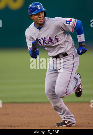 Agosto 06, 2010 - Oakland, la California, Stati Uniti - Texas Rangers interbase ELVIS ANDRUS #1 in azione contro la Oakland atletica. (Credito Immagine: © William Mancebo/ZUMApress.com) Foto Stock