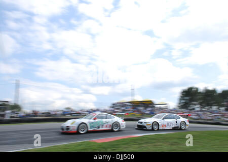 Agosto 07, 2010 - Lexington, Ohio, Stati Uniti d'America - 7 Agosto, 2010; Bill Auberlen e Tommy Milner della BMW Rahal Letterman Racing Team BMW M3 GT sentieri a GTC auto durante la American LeMans Series Mid-Ohio Sports Car Challenge a Mid-Ohio Sports Car Course in Lexington, Ohio. Auberlen e Milner finito terzo nella categoria GT..Credito: Sarà Schneekloth / Southc Foto Stock