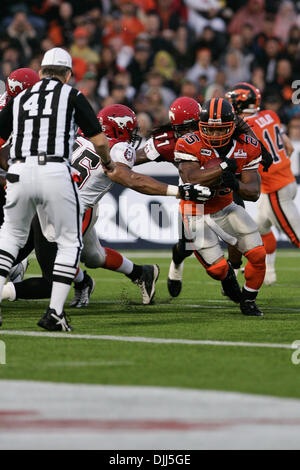 Agosto 07, 2010 - Vancouver, British Columbia, Canada - 7 Agosto: BC Lions #25 RB Jamal Robertson spinge per il touchdown, Calgary ha vinto 27 a 22 durante il gioco CFL presso Empire Campo in Vancouver British Columbia. Credito: James Healey / Southcreek globale di credito (Immagine: © Southcreek globale/ZUMApress.com) Foto Stock