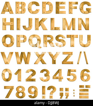Golden o metallo in ottone alfabeto lettere, cifre e segni di interpunzione. Font isolato su bianco. Foto Stock