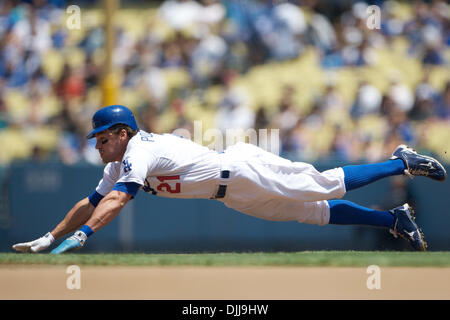 Agosto 08, 2010 - Los Angeles, California, Stati Uniti d'America - 8 Agosto 2010: Los Angeles Dodger sinistra fielder SCOTT PODSEDNIK (#21) immerge verso la seconda base durante un tentativo di rubare nel fondo del primo inning, PODSEDNIK era sicura al secondo. .Dei Dodgers battere i cittadini 8-3.Mandatory Credit: Tony Leon / Southcreek globale di credito (Immagine: © Southcreek globale/ZUMApress.co Foto Stock