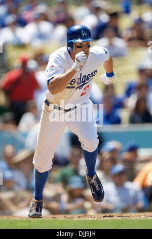 Agosto 08, 2010 - Los Angeles, California, Stati Uniti d'America - 8 Agosto 2010: Los Angeles Dodger sinistra fielder SCOTT PODSEDNIK (#21) viene eseguito al di fuori della casella pastelle dopo aver effettuato la connessione a un passo da Washington a cittadini lanciatore JASON MARCHESE(21).L'Dodgers battere i cittadini 8-3.Mandatory Credit: Tony Leon / Southcreek globale di credito (Immagine: © Southcreek globale/ZUMApress.com) Foto Stock