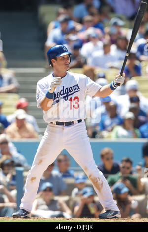 Agosto 08, 2010 - Los Angeles, California, Stati Uniti d'America - 8 Agosto 2010: Los Angeles Dodger secondo baseman RYAN THERIOT (#13) si prepara ad affrontare i cittadini di Washington lanciatore JASON MARQUIS (#21) nella terza inning. .Dei Dodgers battere i cittadini 8-3.Mandatory Credit: Tony Leon / Southcreek globale di credito (Immagine: © Southcreek globale/ZUMApress.com) Foto Stock