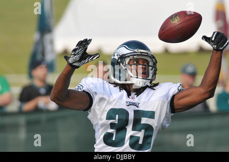 Il 10 agosto 2010 - Betlemme, Pennsylvania, Stati Uniti d'America - 10 August 2010 Philadelphia Eagles defensive back Trevard Lindley #35 in esercitazioni in una pratica che si terrà presso la Lehigh College di Bethlehem in Pennsylvania.Mandatory Credit: Michael McAtee / Southcreek globale di credito (Immagine: © Southcreek globale/ZUMApress.com) Foto Stock