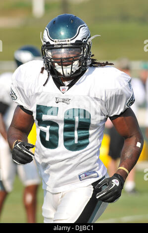 Il 10 agosto 2010 - Betlemme, Pennsylvania, Stati Uniti d'America - 10 August 2010 Philadelphia Eagles linebacker Ernie Sims #50 durante una scrimmage in una pratica che si terrà presso la Lehigh College di Bethlehem in Pennsylvania.Mandatory Credit: Michael McAtee / Southcreek globale di credito (Immagine: © Southcreek globale/ZUMApress.com) Foto Stock