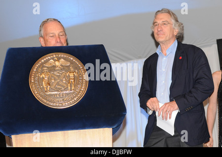 New York City Mayor Michael Bloomberg Robert De Niro 2012 Made In NY Awards a Gracie Mansion New York City USA - 04.06.12 Foto Stock