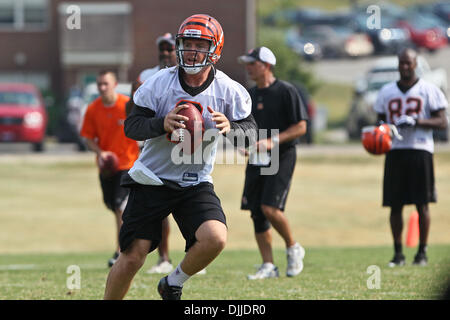 Il 10 agosto 2010 - Georgetown, Kentucky, Stati Uniti d'America - 8 agosto 2010:Cincinnati Bengals QB Carson Palmer (#9) durante la seconda sessione del Bengals Training Camp in Georgetown Kentucky. Credito: Jon Longo / Southcreek globale di credito (Immagine: © Southcreek globale/ZUMApress.com) Foto Stock