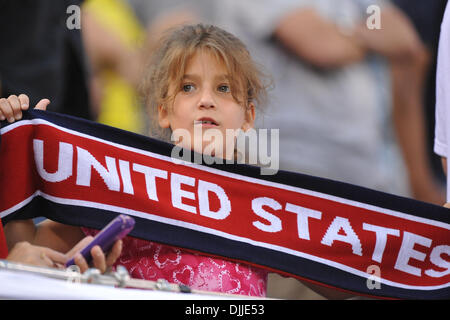 Il 10 agosto 2010 - East Rutherford, New Jersey, Stati Uniti d'America - 10 agosto 2010 - Ventilatori celebrare durante la prima amichevole internazionale al nuovo Meadowlands Stadium di East Rutherford, New Jersey.Brasile sconfiggere gli Stati Uniti 2-0. Credito: Brooks von Arx, Jr./Southcreek globale. (Credito Immagine: © Southcreek globale/ZUMApress.com) Foto Stock