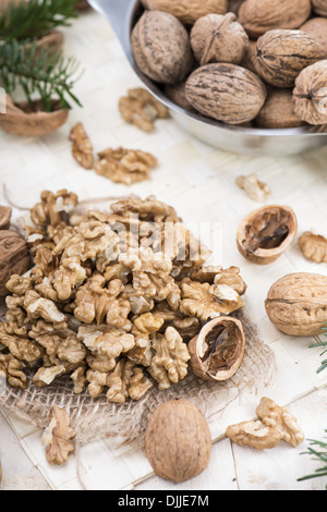 Porzione di le noci fresche (macro shot) Foto Stock