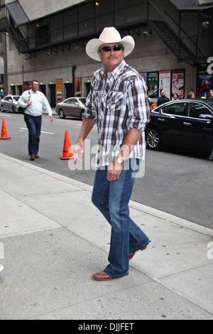 Alan Jackson celebrità arrivando alla Ed Sullivan Theater per 'Il Late Show con David Letterman' New York City USA - 05.06.12 Foto Stock