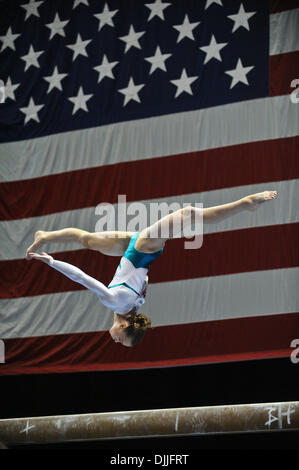 Agosto 12, 2010 - Hartford, Connecticut, Stati Uniti - REBECCA BROSS esegue sul fascio di equilibrio durante i campionati di visto la giornata della donna uno al centro XL. (Credito Immagine: © Geoff Bolte/Southcreek globale/ZUMApress.com) Foto Stock