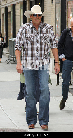 Alan Jackson celebrità arrivando alla Ed Sullivan Theater per 'Il Late Show con David Letterman' New York City USA - 05.06.12 Foto Stock