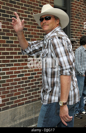 Alan Jackson celebrità arrivando alla Ed Sullivan Theater per 'Il Late Show con David Letterman' New York City USA - 05.06.12 Foto Stock