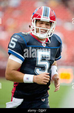 Agosto 13, 2010 - Landover, Maryland, Stati Uniti d'America - 13 August, 2010: Buffalo Bills Quarterback TRENT EDWARDS (#5) corre sul campo prima che il primo gioco di preseason contro Washington Redskins a FedEx in campo Landover, MD..Mandatory Credit: Rassi Borneo / Southcreek globale di credito (Immagine: Â© Southcreek globale/ZUMApress.com) Foto Stock