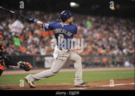 Agosto 13, 2010 - San Francisco, California, Stati Uniti d'America - 13 August, 2010: San Diego Padres catcher Yorvit Torrealba (#8) pipistrelli durante il venerdi di gioco presso AT&T Park. Padres sconfiggere i giganti 3-2..Scott Beley / Southcreek globale di credito (Immagine: © Southcreek globale/ZUMApress.com) Foto Stock