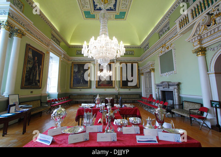 18Il thC Lampadario nella sala da ballo, in precedenza chiamato Grand camera, all'interno di Doncaster Mansion House, Doncaster, South Yorkshire, Regno Unito Foto Stock