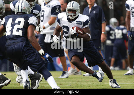 15 agosto 2010 - Oxnard in California, Stati Uniti d'America - 15 August 2010: Dallas Cowboys RB (#28) Felix Jones si rompe affronta durante il secondo giorno del 2010 Dallas Cowboys Training Camp in Oxnard in California. Credito: Brandon Parry / Southcreek globale di credito (Immagine: © Southcreek globale/ZUMApress.com) Foto Stock