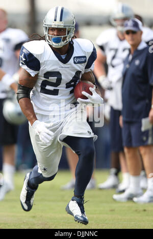 15 agosto 2010 - Oxnard in California, Stati Uniti d'America - 15 August 2010: Dallas Cowboys RB (#24) MARION BARBER corre la palla durante il secondo giorno del 2010 Dallas Cowboys Training Camp in Oxnard in California. Credito: Brandon Parry / Southcreek globale di credito (Immagine: © Southcreek globale/ZUMApress.com) Foto Stock