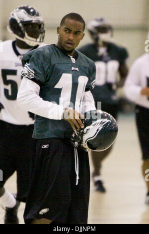 15 agosto 2010 - Betlemme, Pennsylvania, Stati Uniti d'America - 15 August 2010: Philadelphia Eagles WR DESEAN JACKSON (#10), si prende una pausa durante il training camp presso la Lehigh University a Betlemme, PA. Credito: Kate McGovern / Southcreek globale di credito (Immagine: © Southcreek globale/ZUMApress.com) Foto Stock