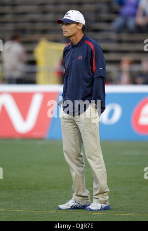 Agosto 19, 2010 - Montreal, Quebec, Canada - Montreal Alouettes' allenatore Marc Trestman CFL in azione di gioco tra il Winnipeg Blue Bombers e il Montreal Alouettes a Percival-Molson Stadium. Il Alouettes sconfitto il Blue Bombers 39-17..Mandatory Credit: Philippe Champoux / Southcreek globale di credito (Immagine: © Phillippe Champoux/Southcreek globale/ZUMApress.com) Foto Stock