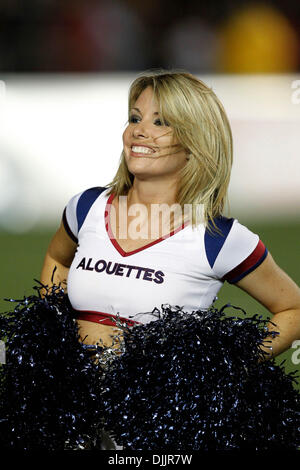 Agosto 19, 2010 - Montreal, Quebec, Canada - Monreal Alouettes' cheerleader durante il CFL gioco tra il Winnipeg Blue Bombers e il Montreal Alouettes a Percival-Molson Stadium. Il Alouettes sconfitto il Blue Bombers 39-17..Mandatory Credit: Philippe Champoux / Southcreek globale di credito (Immagine: © Phillippe Champoux/Southcreek globale/ZUMApress.com) Foto Stock