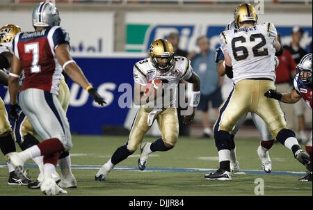 Agosto 19, 2010 - Montreal, Quebec, Canada - Winnipeg Blue Bombers' trimestre torna Steven Jyles (#3) CFL in azione di gioco tra il Winnipeg Blue Bombers e il Montreal Alouettes a Percival-Molson Stadium. Il Alouettes sconfitto il Blue Bombers 39-17..Mandatory Credit: Philippe Champoux / Southcreek globale di credito (Immagine: © Phillippe Champoux/Southcreek globale/ZUMApress.com) Foto Stock