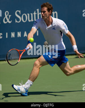 Aug 19, 2010 - Cincinnati, Ohio, Stati Uniti - ANDY MURRAY corre giù un Ernests GULBIS diretti durante il suo terzo round della partita del 2010 occidentale e meridionale del gruppo finanziario del torneo di tennis. Questo è il giorno 4. (Credito Immagine: © Andrew patrono/ZUMApress.com) Foto Stock