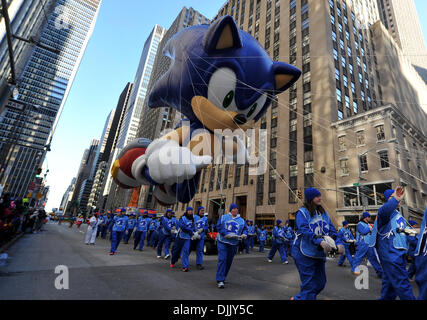 New York, NY, USA. 25 Nov 2021. Sonic the Hedgehog, palloncino fuori e  circa per la 95esima Parata annuale del giorno del Ringraziamento di Macy,  New York, NY 25 novembre 2021. Credit