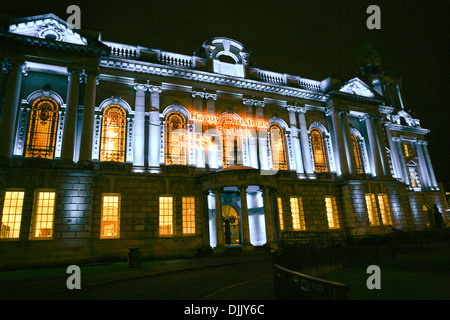 Le luci di Natale a Belfast City Hall, 27 novembre 2013 Foto Stock