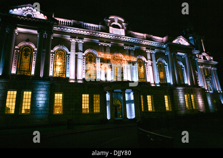 Le luci di Natale a Belfast City Hall, 27 novembre 2013 Foto Stock