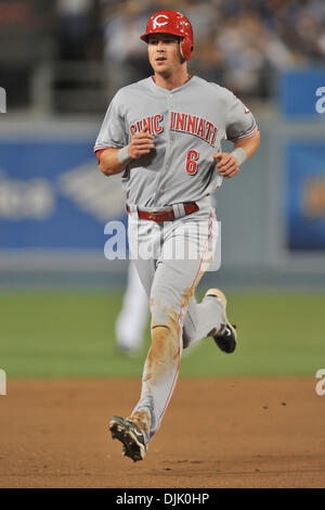 Agosto 21, 2010 - Los Angeles, California, Stati Uniti d'America - Rossi centerfielder Drew Stubbs (6) scorre al terzo dopo la Dodgers lasciare la sfera andare al fuori campo lato sul suo rubare del secondo. I Cincinnati Reds hanno perso al Los Angeles Dodgers da un punteggio di 8-5 al Dodger Stadium di Los Angeles, California. Credito: Andrew Fielding / Southcreek globale di credito (Immagine: © UN Foto Stock