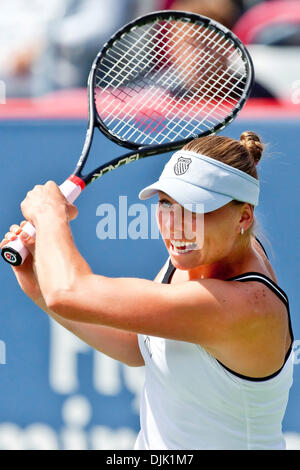 Agosto 23, 2010 - Montreal, Quebec, Canada - Vera ZVONAREVA (RUS) durante la Rogers Cup finali al Uniprix Stadium di Montreal, Quebec, Canada. (Credito Immagine: © Leon Svizz/Southcreek globale/ZUMApress.com) Foto Stock