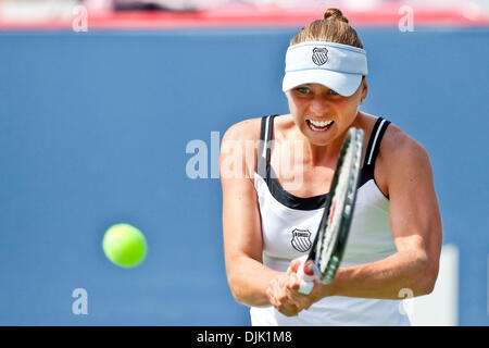 Agosto 23, 2010 - Montreal, Quebec, Canada - Vera ZVONAREVA (RUS) durante la Rogers Cup finali al Uniprix Stadium di Montreal, Quebec, Canada. (Credito Immagine: © Leon Svizz/Southcreek globale/ZUMApress.com) Foto Stock