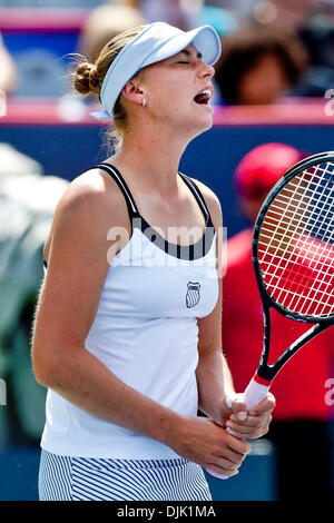 Agosto 23, 2010 - Montreal, Quebec, Canada - Vera ZVONAREVA (RUS) durante la Rogers Cup finali al Uniprix Stadium di Montreal, Quebec, Canada. (Credito Immagine: © Leon Svizz/Southcreek globale/ZUMApress.com) Foto Stock