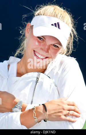 Agosto 23, 2010 - Montreal, Quebec, Canada - #2 seminate player, Caroline WOZNIACKI (DEN), ha preso jusy 74 minuti per vincere la Coppa di Rogers finali al Uniprix Stadium di Montreal, Quebec, Canada. Wozniacki sconfitto Vera ZVONAREVA 6-3, 6-2 per vincere il campionato lunedì pomeriggio a causa weekend pioggia ritardi. (Credito Immagine: © Leon Svizz/Southcreek globale/ZUMApress.com) Foto Stock
