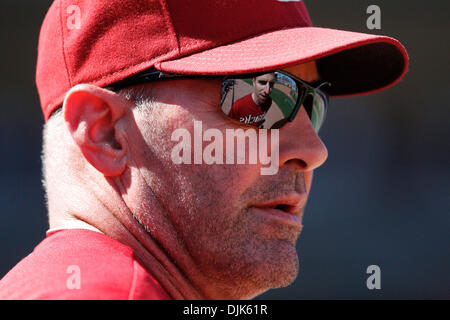 Il 29 agosto 2010 - San Francisco, California, Stati Uniti d'America - San Francisco Giants ospita l'Arizona Diamondbacks. Arizona Diamondbacks manager Kirk Gibson (23) chiacchierare con i suoi giocatori,.San Francisco Giants sconfiggere l'Arizona Diamondbacks 9-7, (credito Immagine: © Dinno Kovic/Southcreek globale/ZUMApress.com) Foto Stock