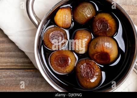 Cipolline decapato in dark aceto balsamico Foto Stock