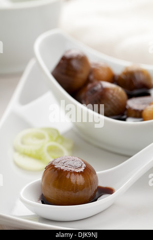 Cipolline decapato in dark aceto balsamico Foto Stock