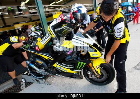 Sett. 04, 2010 - Misano Adriatico, Italia - Yamaha Tech 3 rider Ben Spies (USA #11) durante la MotoGP la seconda sessione di prove libere per il GP di San Marino a Misano Adriatico, Italia. Spies ha terminato la pratica al nono posto. (Credito Immagine: © Andrea Ranalli/Southcreek globale/ZUMApress.com) Foto Stock