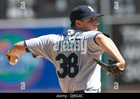 Sett. 06, 2010 - Oakland, in California, Stati Uniti d'America - Seattle Mariners P Jason Vargas (38) passi durante la MLB gioco tra la Oakland atletica e il Seattle Mariners a Oakland-Alameda County Coliseum. A battere i marinai 6-2. (Credito Immagine: © Matt Cohen/Southcreek globale/ZUMApress.com) Foto Stock