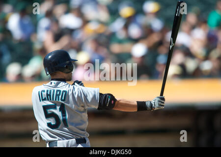 Sett. 06, 2010 - Oakland, in California, Stati Uniti d'America - Seattle Mariners di Ichiro Suzuki (51) si prepara a bat durante la MLB gioco tra la Oakland atletica e il Seattle Mariners a Oakland-Alameda County Coliseum. A battere i marinai 6-2. (Credito Immagine: © Matt Cohen/Southcreek globale/ZUMApress.com) Foto Stock