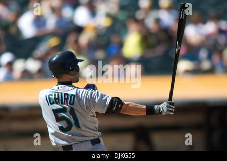 Sett. 06, 2010 - Oakland, in California, Stati Uniti d'America - Seattle Mariners di Ichiro Suzuki (51) si prepara a bat durante la MLB gioco tra la Oakland atletica e il Seattle Mariners a Oakland-Alameda County Coliseum. A battere i marinai 6-2. (Credito Immagine: © Matt Cohen/Southcreek globale/ZUMApress.com) Foto Stock